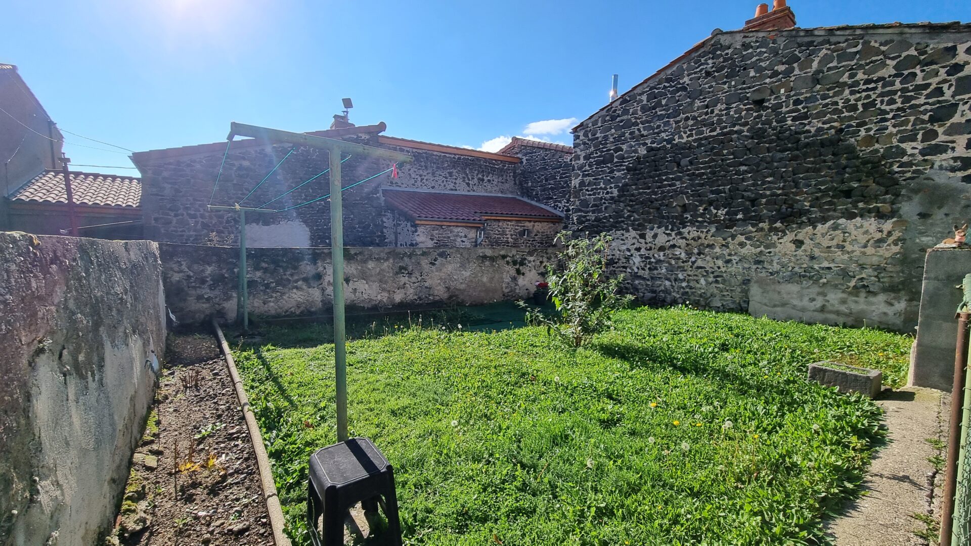 terrain devant la maison viager occupé Solignat