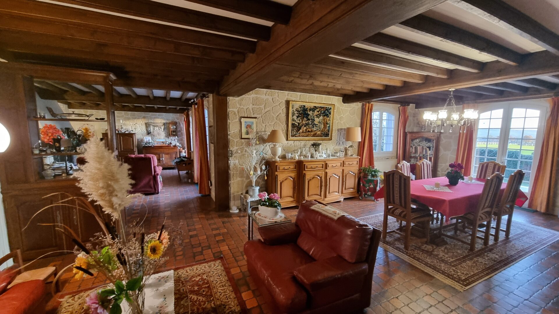 salon salle à manger maison viager occupé Chantelle